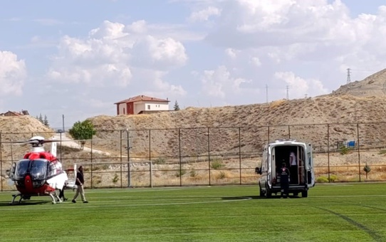 Malatya Darende'de 8 yaşındaki çocuk, apandisit için ambulans helikopterle sevk edildi