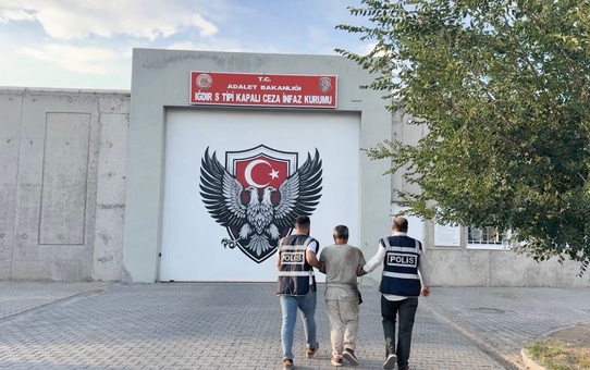 Iğdır'da hırsızlık hükümlüsü S.O., saklandığı Melekli'deki iş yerinde yakalanıp tutuklandı