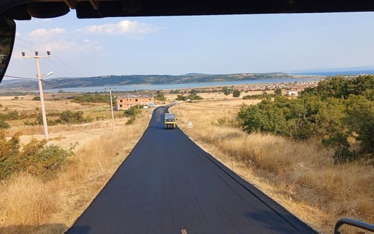 Edirne Keşan'da 2,7 kilometrelik grup yoluna sıcak asfalt serildi