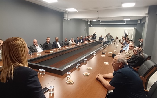 AK Partili İnci Pazaryeri'nde Esnaf ve Vatandaşlarla Buluştu