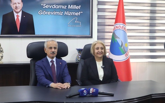 Bakan Uraloğlu, AK Parti'ye geçen Menderes Belediyesi'ni ziyaret etti