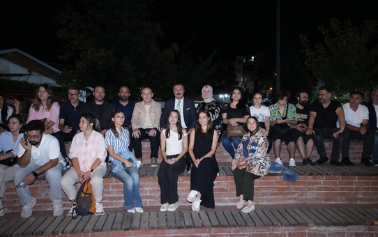 Bursa Yenişehir'deki Altın Biber Festivali'nde Manuş Baba binlerce kişiye konser verdi