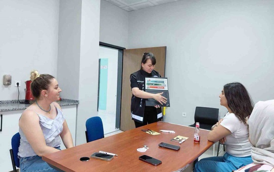 Erzincan'da kent meydanı ve AVM'lerde 4 bin 535 kişiye uyuşturucu bilgilendirmesi yapıldı