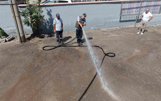 Karabük Belediyesi okullarda yeni eğitim yılı öncesi kapsamlı temizlik çalışması başlattı