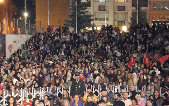 Sivas Kongresi'nin 107. yılında kentte mehteran ve konserli kutlama yürüyüşü yapıldı