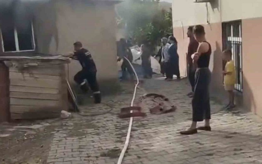 Elazığ Kovancılar'da odunluk ve kilerde çıkan yangın söndürüldü, hasar oluştu