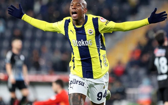 Fenerbahçe'nin derbiyi kaybettiğini gören Talisca hemen telefona sarıldı
