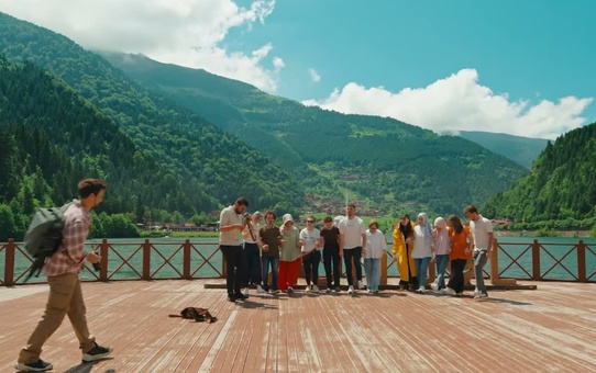 Cemre Baysel ve Mert Yazıcıoğlu'nun dizisi Doğu Karadeniz'i dünyaya tanıtacak