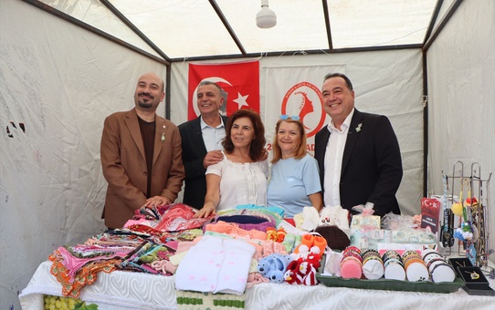 Manisa Şehzadeler'de bağ bozumu şenliği üzüm hasadıyla başladı