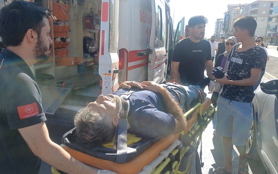 Aksaray'da polis memuru ve eşine otomobil çarptı