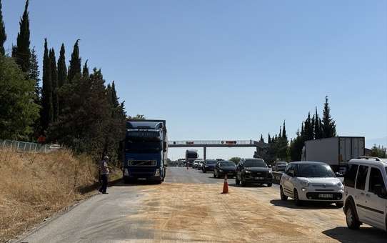 Bursa Nilüfer'de mazot sızıntısı 9 aracı çarpıştırdı, 4 kişi yaralandı