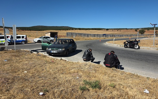 Kütahya Aslanapa'da motosiklet otomobile çarptı; sürücü Ahmet Çakır hayatını kaybetti
