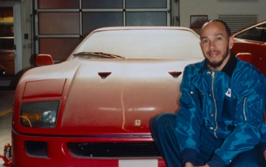 Lewis Hamilton'ın 30 yıldır garajda bekleyen Ferrari F40'ı Maranello'da restore edildi