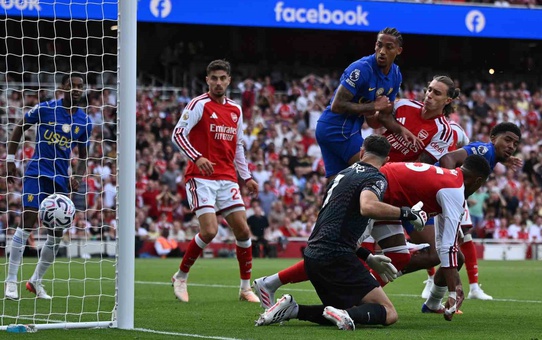 Arsenal, Chelsea derbisini 2-1 kazanıp Premier Lig'de 3'te 3 yaptı