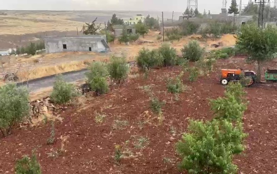 Şanlıurfa'da kısa süreli sağanak ve dolu yaşamı olumsuz etkiledi, serinlik getirdi
