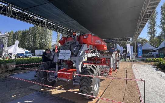 Kayseri Şeker'de TÜBİTAK destekli yerli 6 sıralı pancar hasat makinesi üretildi