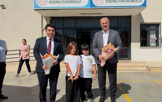Çilimli'de kaymakam ve belediye başkanı uyum haftasında köy okullarını ziyaret etti