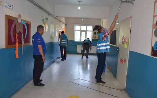 Muş'ta denetimli serbestlik yükümlüleri 19 okulu yeni eğitim yılına hazırladı