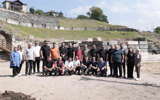Düzce Konuralp Antik Tiyatro kazısında destek ekipleri gönüllü mesai yaptı