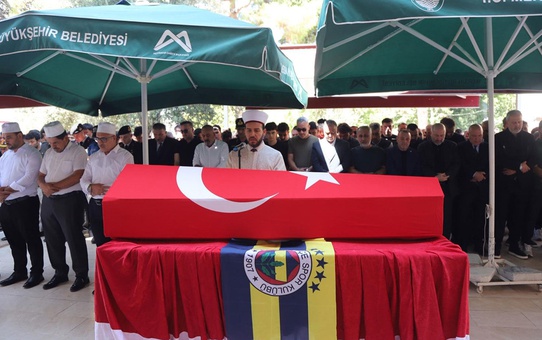 Fenerbahçe, tribünde kalp krizi sonucu vefat eden gazinin çocuklarına destek olacak