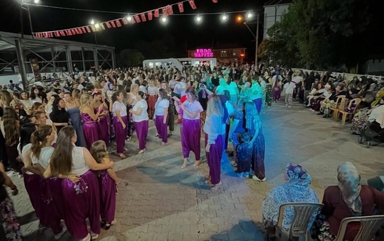Tekirdağ Hayrabolu'da Şalvar Gecesi'nde kadınlar geleneklerini müzikle yaşattı
