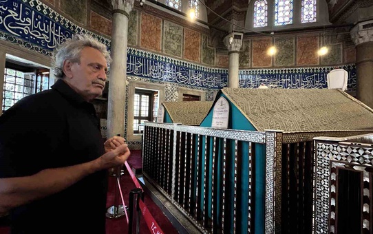 Kanuni Sultan Süleyman, vefatının 460. yılında İstanbul'daki kabri başında dualarla anıldı