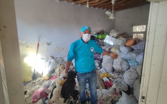 Şanlıurfa Ceylanpınar'da 'çöp ev'den 8 kamyon atık çıkarıldı