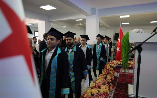 Türkiye Maarif Vakfı'nın Halep Azez'deki liselerinden 38 öğrenci mezun oldu