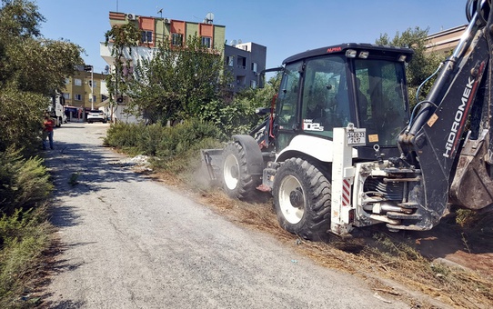 Mersin Akdeniz'de Kazanlı Mahallesi yollarında yenileme çalışması yapıldı