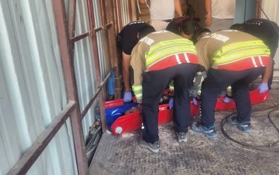 Hatay Antakya'da bir iş yerinde yük asansörü düştü, 1 kişi yaralandı
