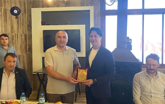 Çay Emniyet Müdürü Arıkan, Bolvadin'e atandı ve veda yemeğinde plaket aldı
