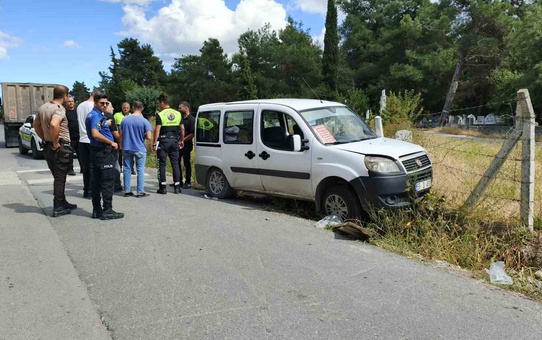 Samsun Bafra'da rahatsızlanan sürücü mezarlıkta direğe çarptı