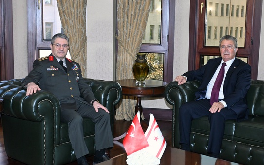 Genelkurmay Başkanı Bayraktaroğlu, KKTC Başbakanı Üstel ile Genelkurmay Karargahı'nda görüştü