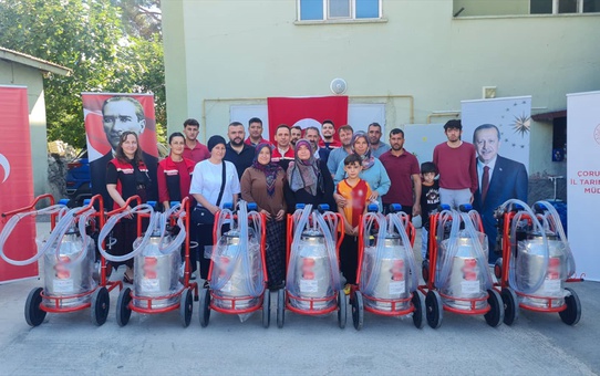 Çorum Kargı'da 7 yetiştiriciye süt sağım makinesi hibe edildi