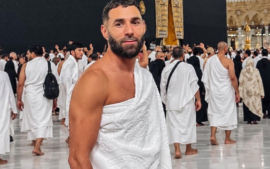 Benzema ihrama girdi! Kabe'den paylaştığı nota beğeni yağıyor