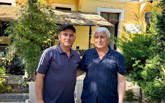 Kayseri Demirspor teknik direktörü Nihat Demir ile yeni sezonda da yola devam edecek