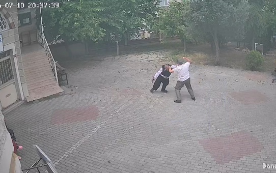 Küçükçekmece'de imam İsmail A., müezzin Ferdi Bıyıkoğlu'nu darp etti