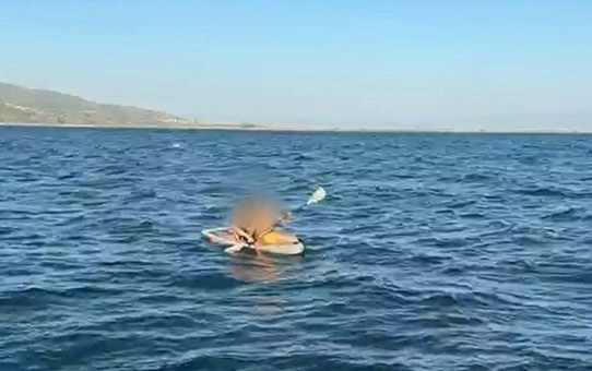Aydın'ın Söke açıklarında kürek sörfü yapan 2 kişi akıntıda sürüklendi, Sahil Güvenlik kurtardı