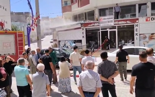 Mardin Mazıdağı'nda diş kliniğinde çıkan yangın hasara yol açtı