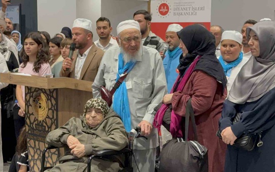 190 hafız Tokat Havalimanı'ndan dualarla Medine'ye uğurlandı