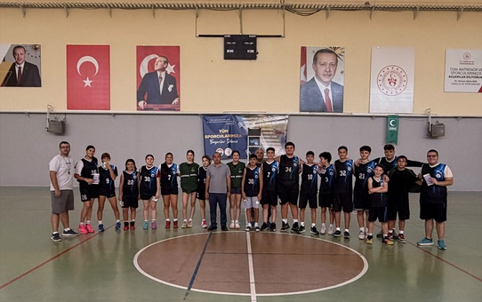 Antalya Polis Spor Gücü ile Akseki'de 22 genç basketbolcuya eğitim verildi