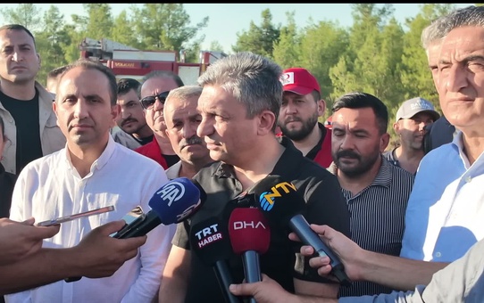 Antalya'da yangında iki mahallede tehlike bitti, Kızıllı'da söndürme sürüyor