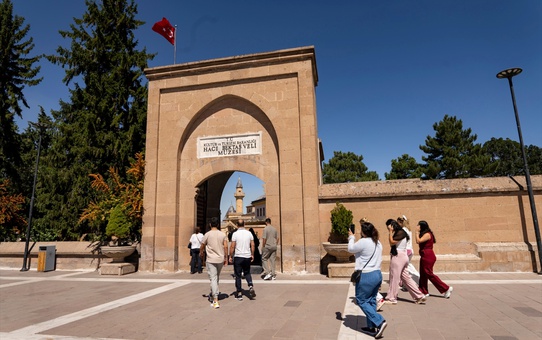 Hacı Bektaş Veli Külliyesi'ni yılın ilk 8 ayında 385 bin bin kişi ziyaret etti