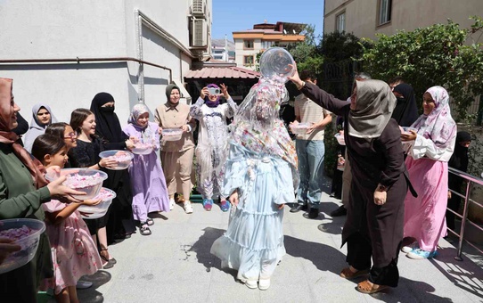 Kahramanmaraş'ta 13 yaşındaki Fatma Zehra, doktor babasına hafızlık sürprizi yaptı