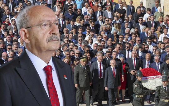 Kılıçdaroğlu Anıtkabir'de! Yanında üç büyükşehir belediye başkanı vardı