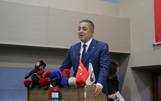 Eskişehir'deki törende Sağkan, genç avukatların yeminine şahitlik etti