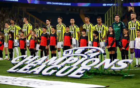 Ayakta alkışlandı! Fenerbahçe taraftarı yıldız isim için ''O olmasaydı halimiz haraptı'' diyor