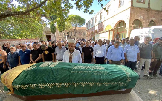 Ayvalık'ta avukat Günay Benli'nin annesi Münevver Benli son yolculuğuna uğurlandı