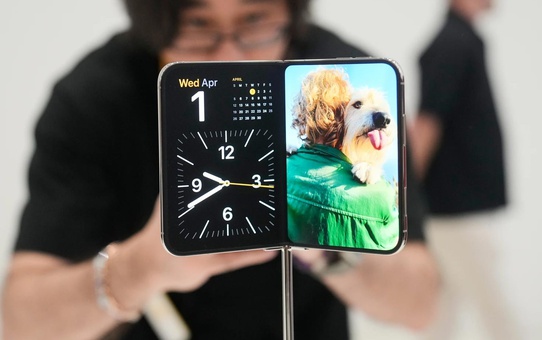 İlklerin telefonu ortalığı karıştırdı! Teknoloji devleri birbirine girdi