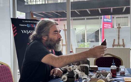 Kayseri'de tespih atölyesinde ustasından ölçü ve sabır tavsiyesi